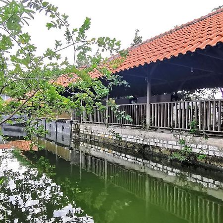 Hotel Aqiilah Syariah Lamongan Exterior photo