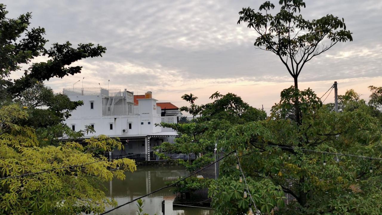 Hotel Aqiilah Syariah Lamongan Exterior photo